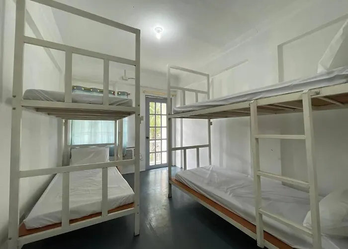 Lawton Residences 2j - 4 Pax * Manila